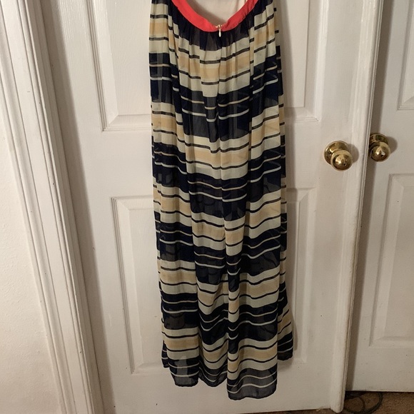 Summer Open Back Dress - Picture 4 of 11